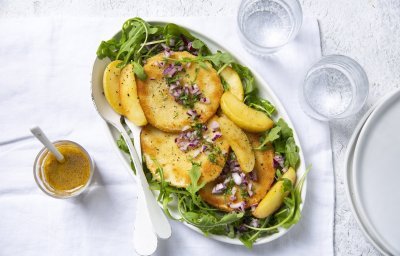 Een rijke salade boordevol groenten én een stukje fruit. De appel zorgt voor een heerlijke zoete toets in het gerechtje. 