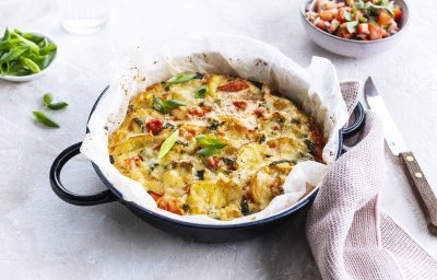 Tortilla met courgette en tomaten 