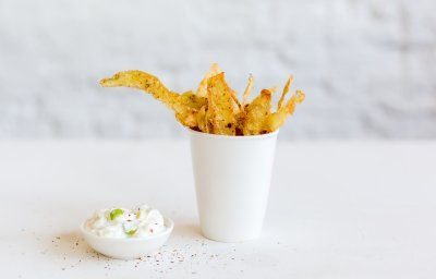 Chips et sauce à la crème épaisse