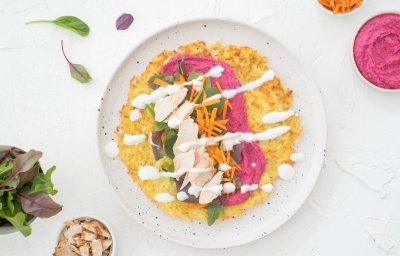 Rösti au houmous de betterave rouge et poulet grillé