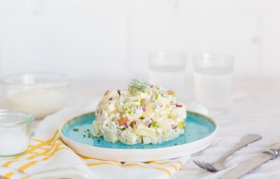 Salade de pommes de terre à la pomme et crème épaisse