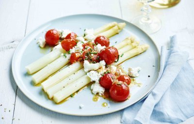 Asperges et salsa de tomates cerises