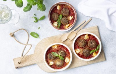 Boulettes de poulet et pesto en sauce tomate