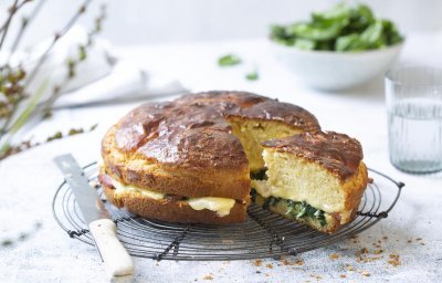 Brioche aux épinards, lard et fromage