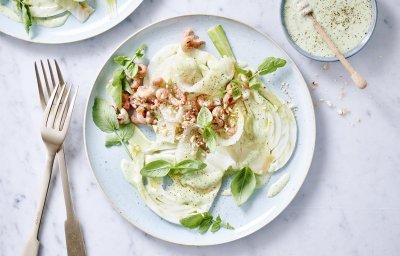 Carpaccio de fenouil au flétan fumé et à la sauce verte