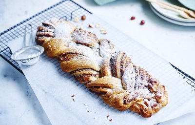 Pain torsadé au chocolat et aux noisettes