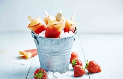 Glace à l'eau aux fraises et à la pomme