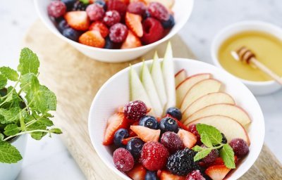 Salade de fruits aux airelles sucrées et aux fruits de chez nous