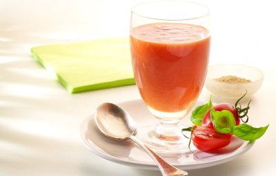 Gazpacho de tomates, poivrons et concombre