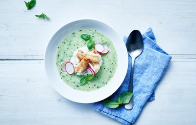 Gazpacho,  tongscharreepjes en appel-selderslaatje