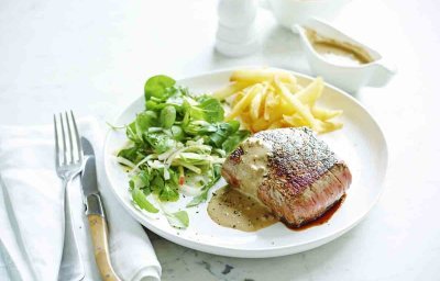 Geflambeerde pepersteak met frieten