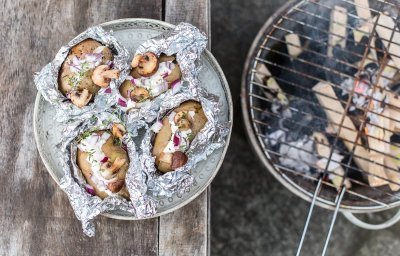 Pommes de terre farcies aux champignons, crème et fromage aromatisés