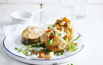 Pommes de terre en chemise, légumes hivernaux et aiglefin