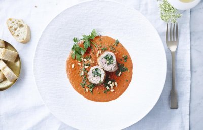 Rouleaux de veau farcis et sauce aux poivrons