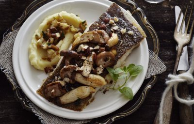 Barbue aux champignons des bois, purée de panais, marron et noisette