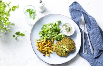 Burger de légumes et frites de céleri-rave au four