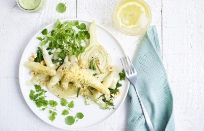 Salade d'asperges et fenouil, dressing vert au lait battu