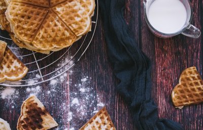 Gaufres norvégiennes, confiture de chia aux framboises, crème fraiche aigre