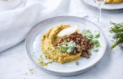 Houmous de potiron, haché d’agneau et pistaches