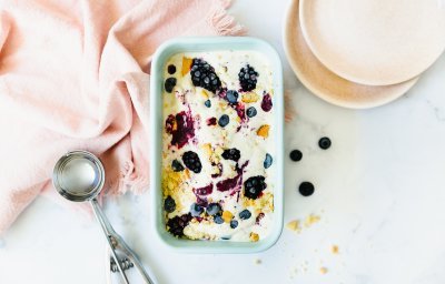 Glace aux fruits rouges et aux biscuits