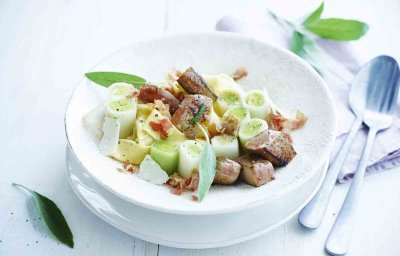 Foie de veau au poireau, à la sauge et aux pâtes fraîches