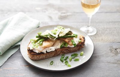 Bruschetta de luxe au turbot grillé et aux asperges vertes 