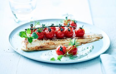 Sole de la mer du Nord, tomates cerises et fromage de chèvre relevé