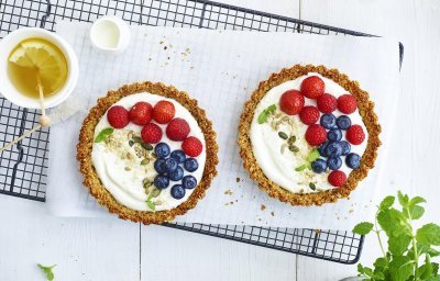 Tartelette de petit déjeuner au granola et au fromage blanc