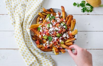 Frites au four, salsa de tomates et feta