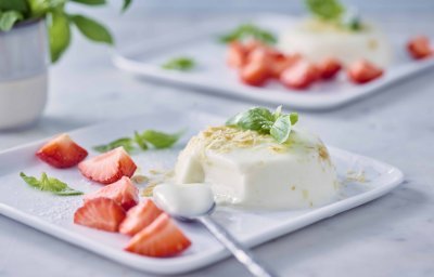 Panna cotta au yaourt et aux fraises