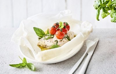 Papillote de grondin perlon et tomates cerises