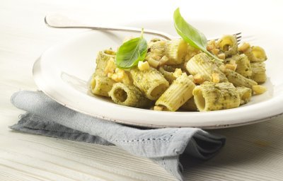 Pâtes au pesto et aux pommes de terre croustillantes