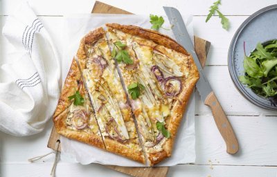 Tarte fine aux chicons, jambon et fromage frais