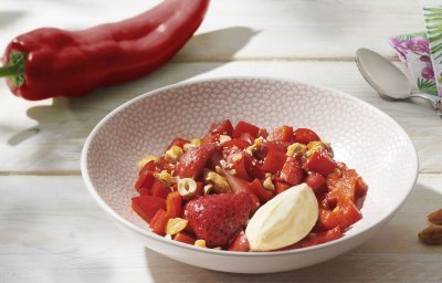 Poivrons et fraises caramélisés, cacahuètes torréfiées et glace vanille