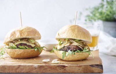 Burger aux portobellos, oignons frits et Flandrien Mi-Vieux