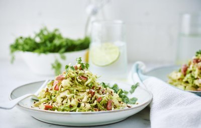 Salade de choux de Bruxelles, pomme et noisettes