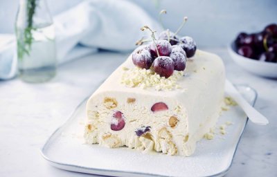 Semifreddo aux cerises et au chocolat blanc