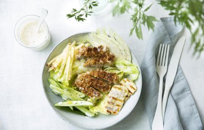 Salade fraîche, escalope et vinaigrette au lait battu