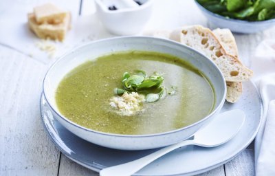 Soupe de laitue au parmesan