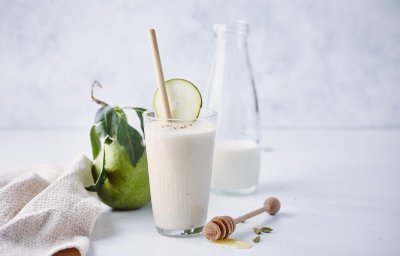 Milkshake met peer, karnemelk en banaan