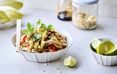 Spicy pad thaï au poulet et au chicon