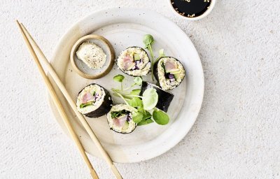Sushi met bloemkoolrijst en rode poon