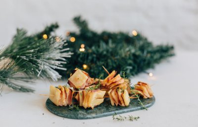 Brochettes de pommes de terre, fromage et jambon