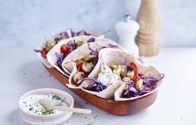 Taco aux champignons sautés, chou rouge, poivron et sauce au yaourt