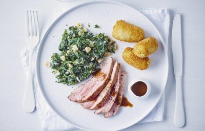 Rôti de veau en cuisson lente, épinards et chou frisé