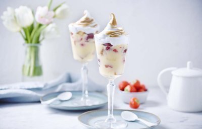 Trifle à la crème anglaise et meringue