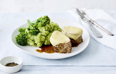 Varkenshaasje met biersausje en broccolipuree