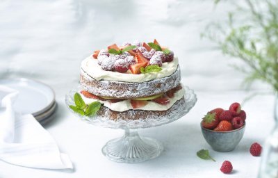 Gâteau d’anniversaire aux fraises, framboises et pomme