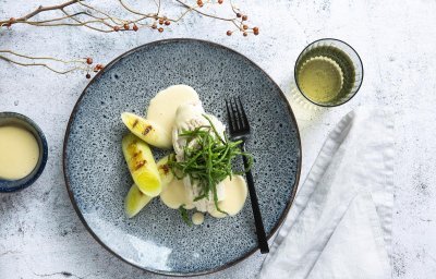 Roulades de raie au poireau grillé, salicorne et beurre blanc