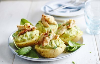 Pommes de terre fourrées au brocoli et dés de poulet